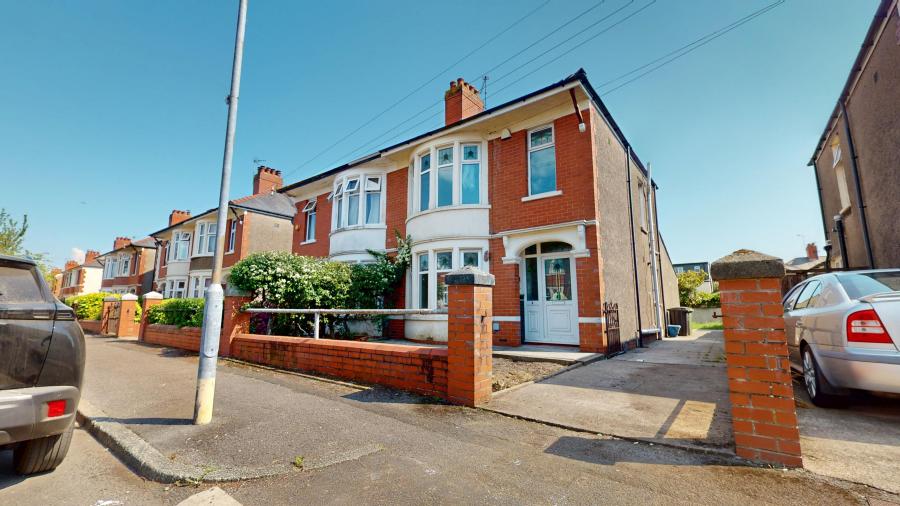 House Pum Erw Road in Cardiff