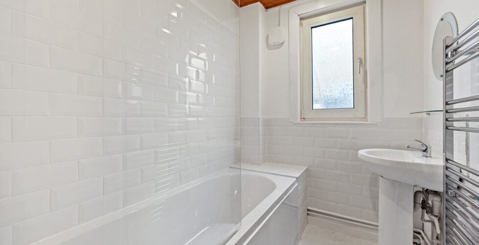 Flat Lydden Grove in Greater London