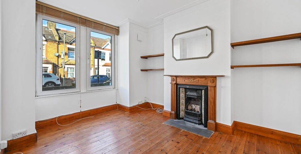 Flat Lydden Grove in Greater London