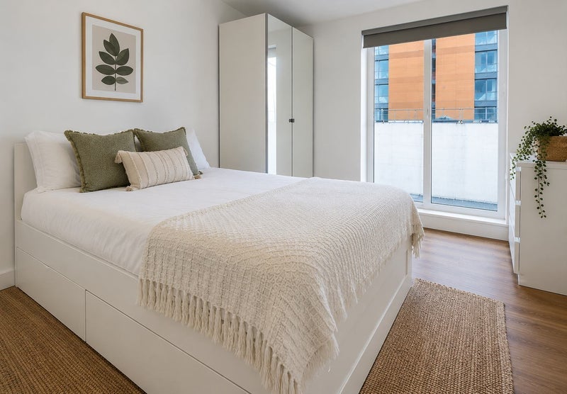 Room Elmira Way in Salford