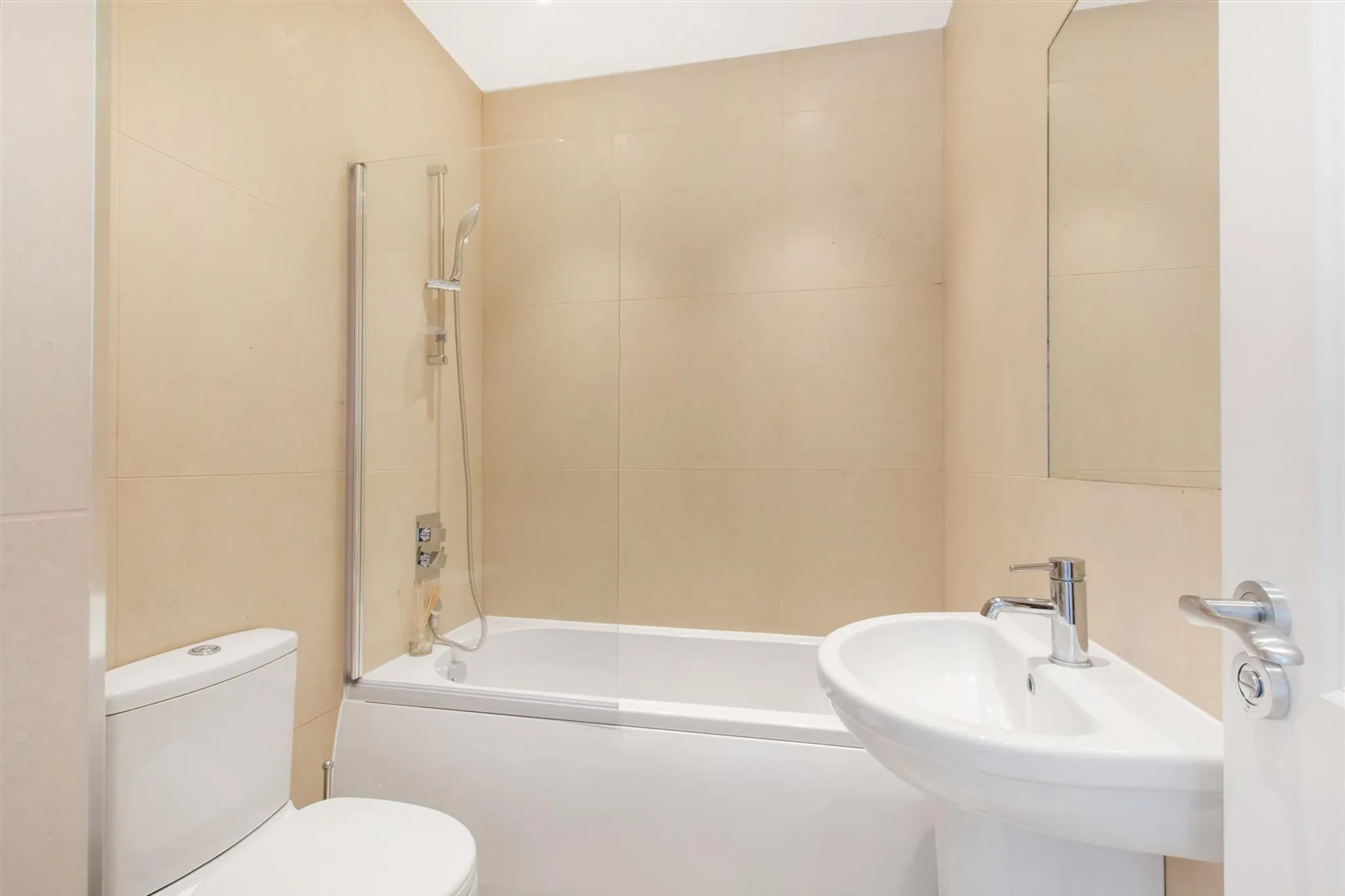 Flat Anerley Road in Greater London