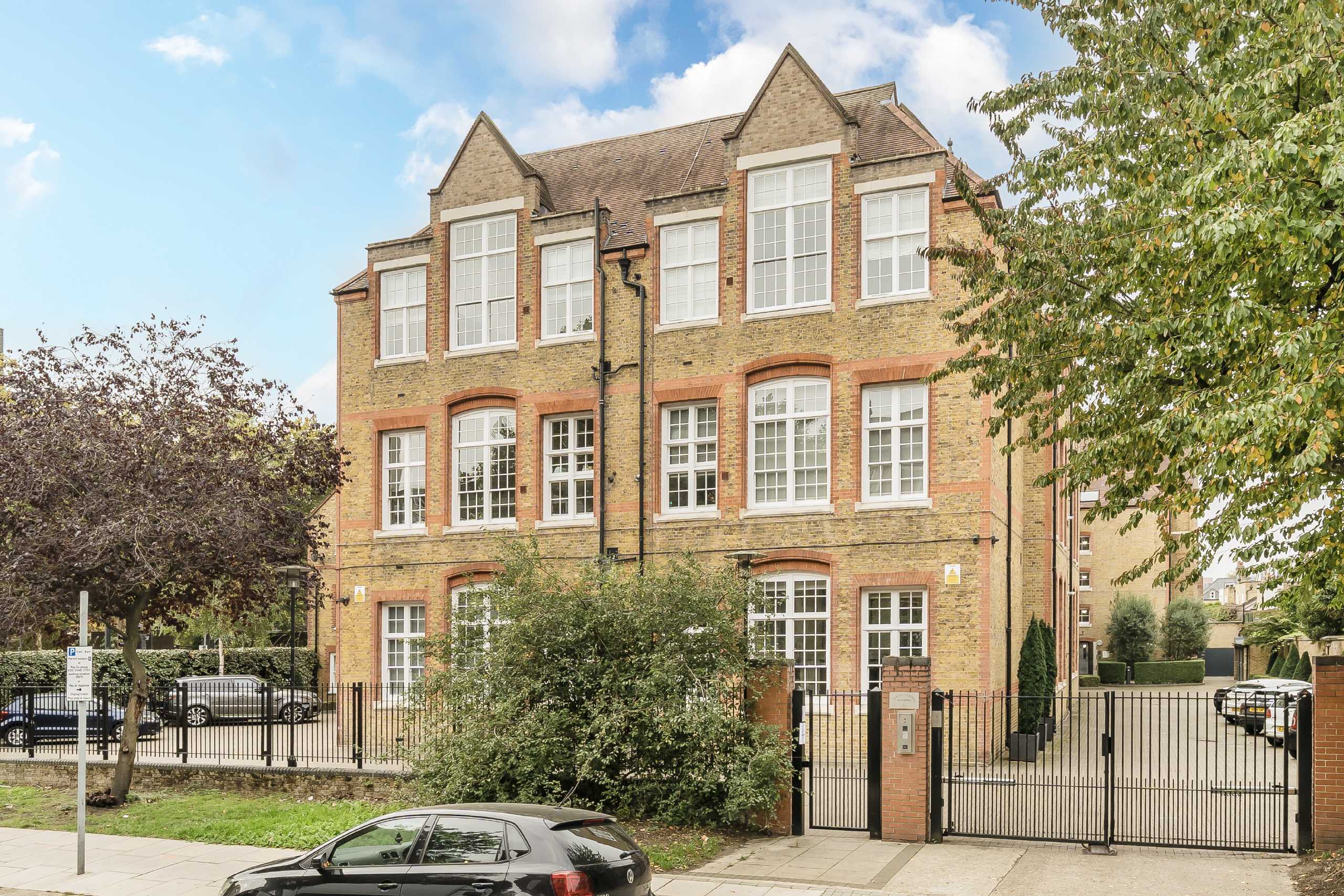 Flat Battersea Park Road in Greater London