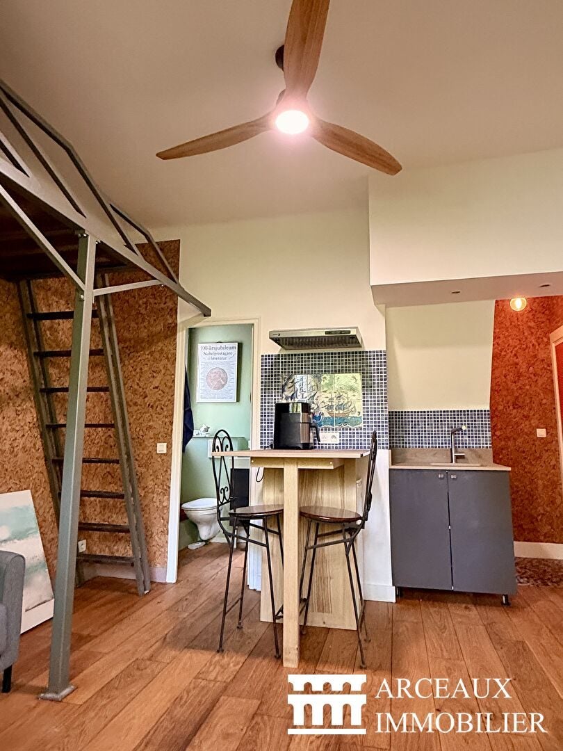 Flat Place des Martyrs-de-la-Résistance in Montpellier