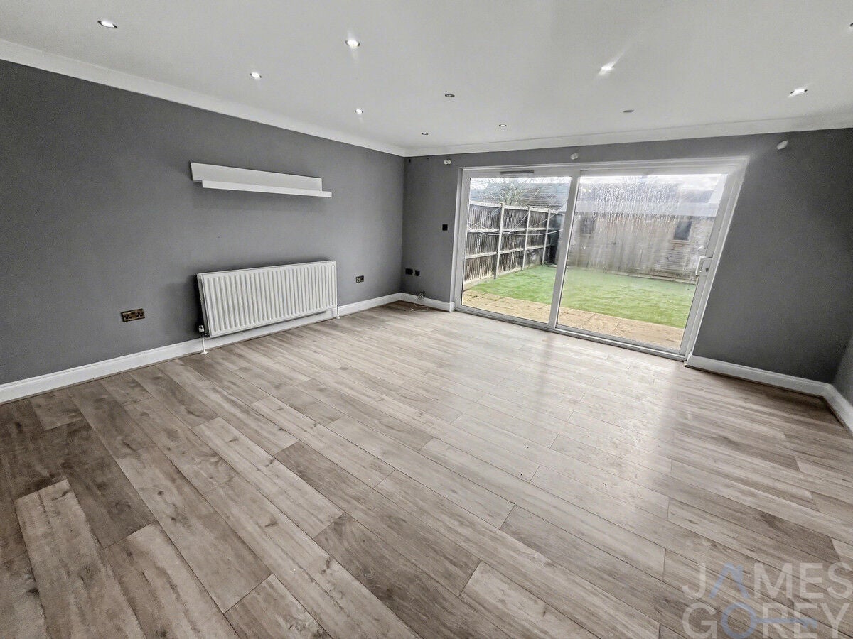 House Bevis Close in Dartford