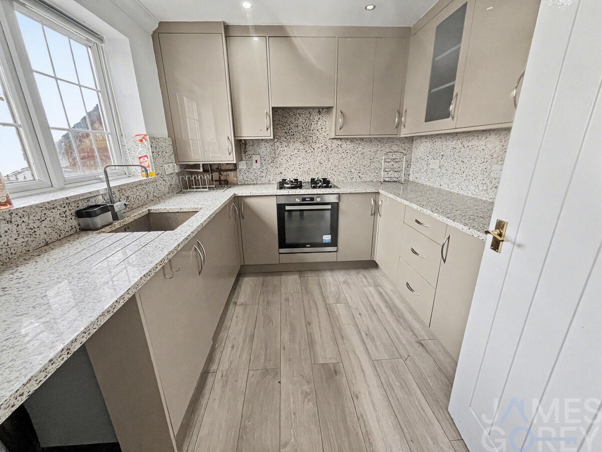 House Bevis Close in Dartford