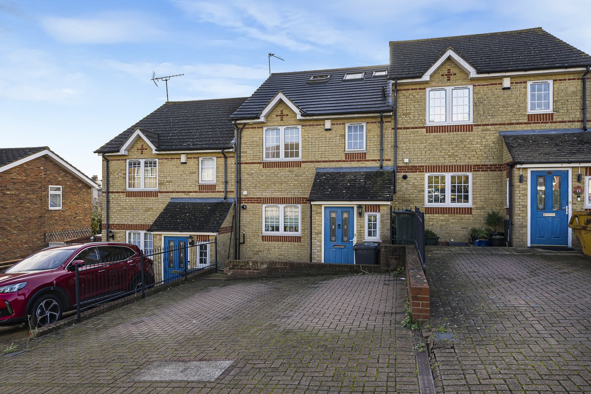 House Bevis Close in Dartford