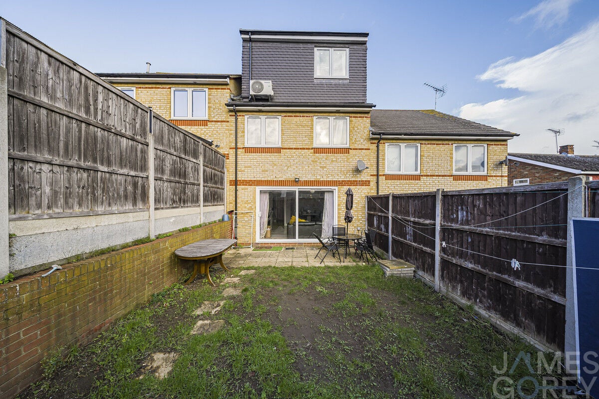 House Bevis Close in Dartford