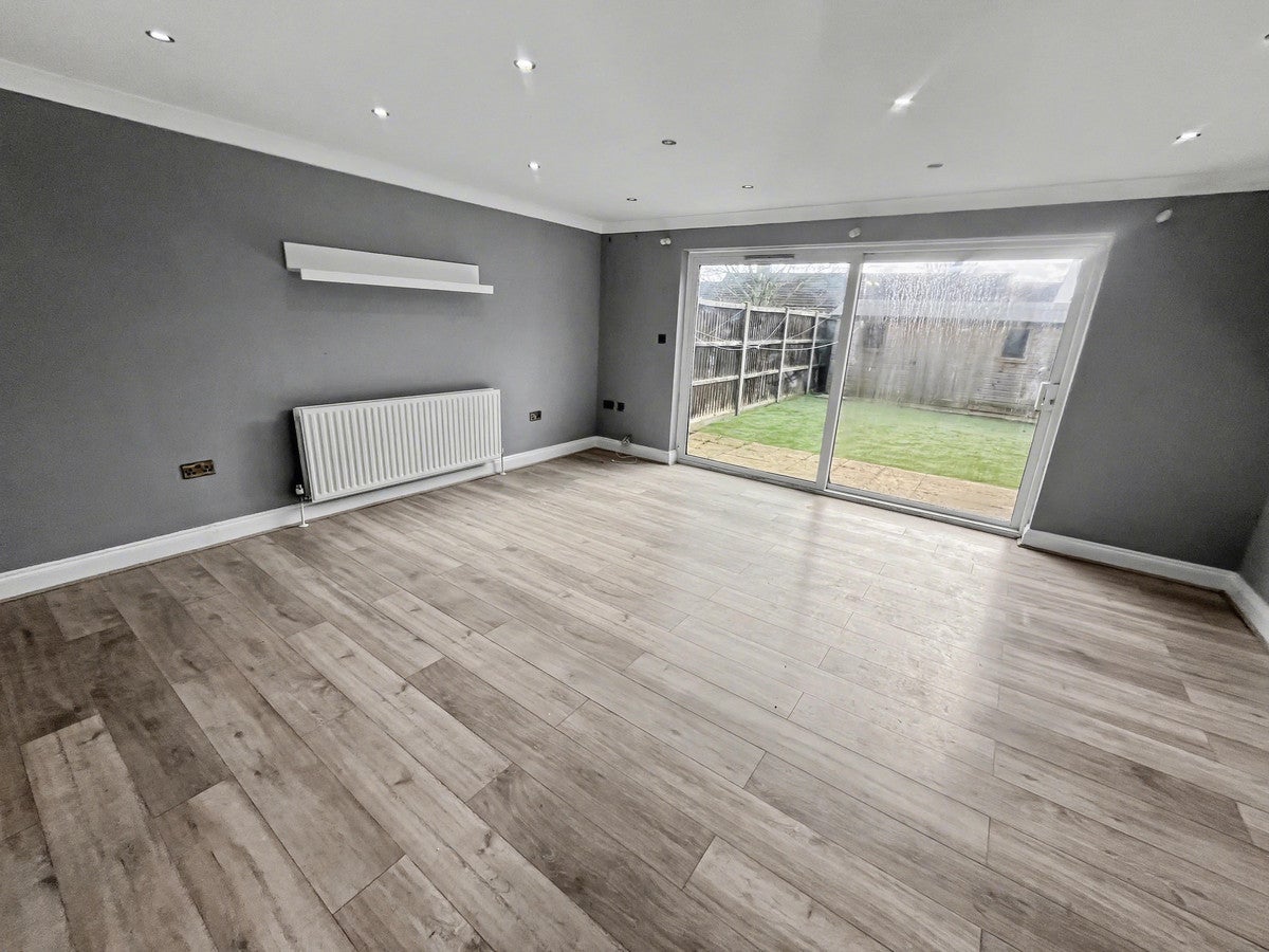 House Bevis Close in Dartford
