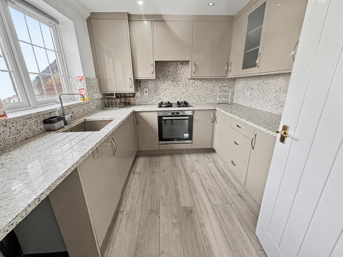 House Bevis Close in Dartford