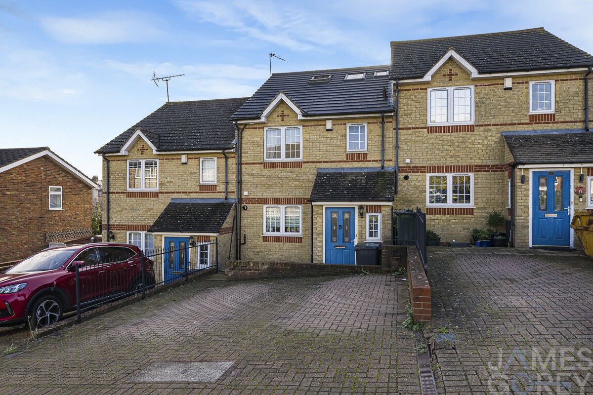 House Bevis Close in Dartford