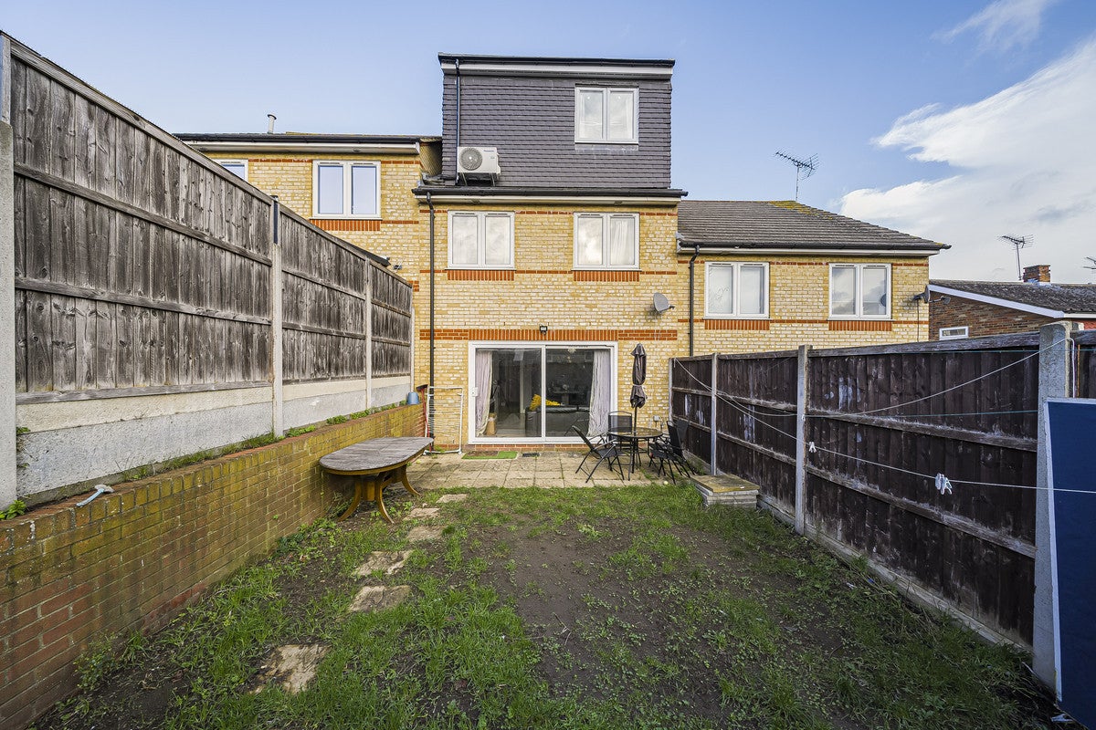 House Bevis Close in Dartford