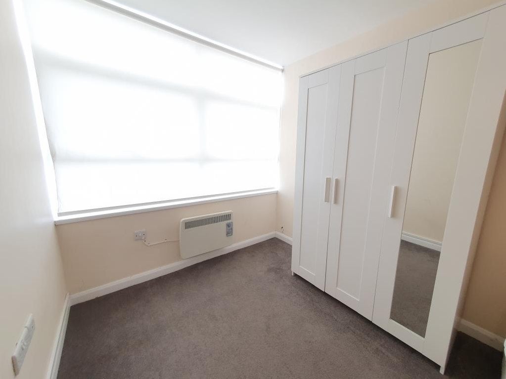 Room Beach Road in Newhaven