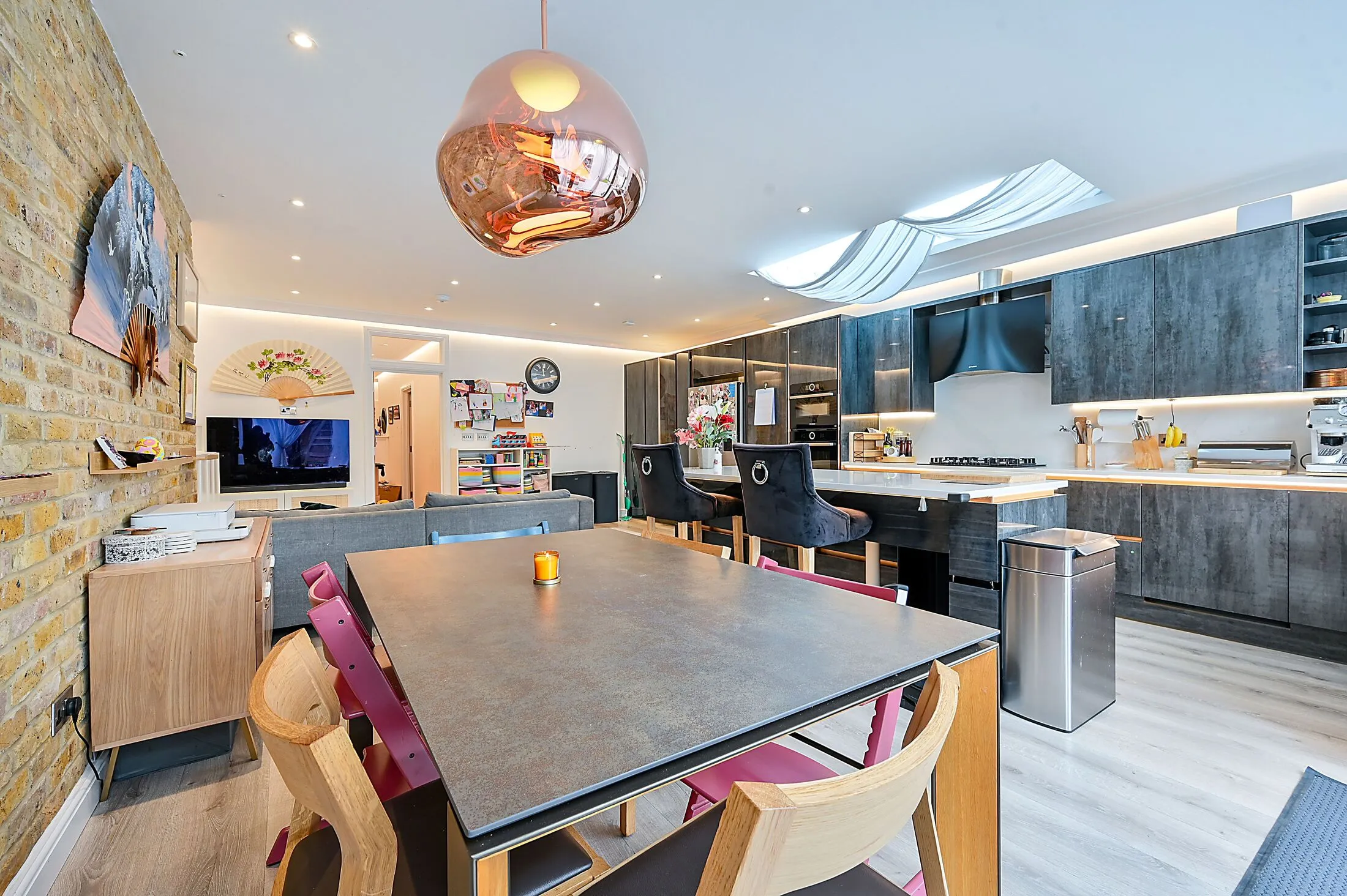 Flat Ellesmere Road in Greater London