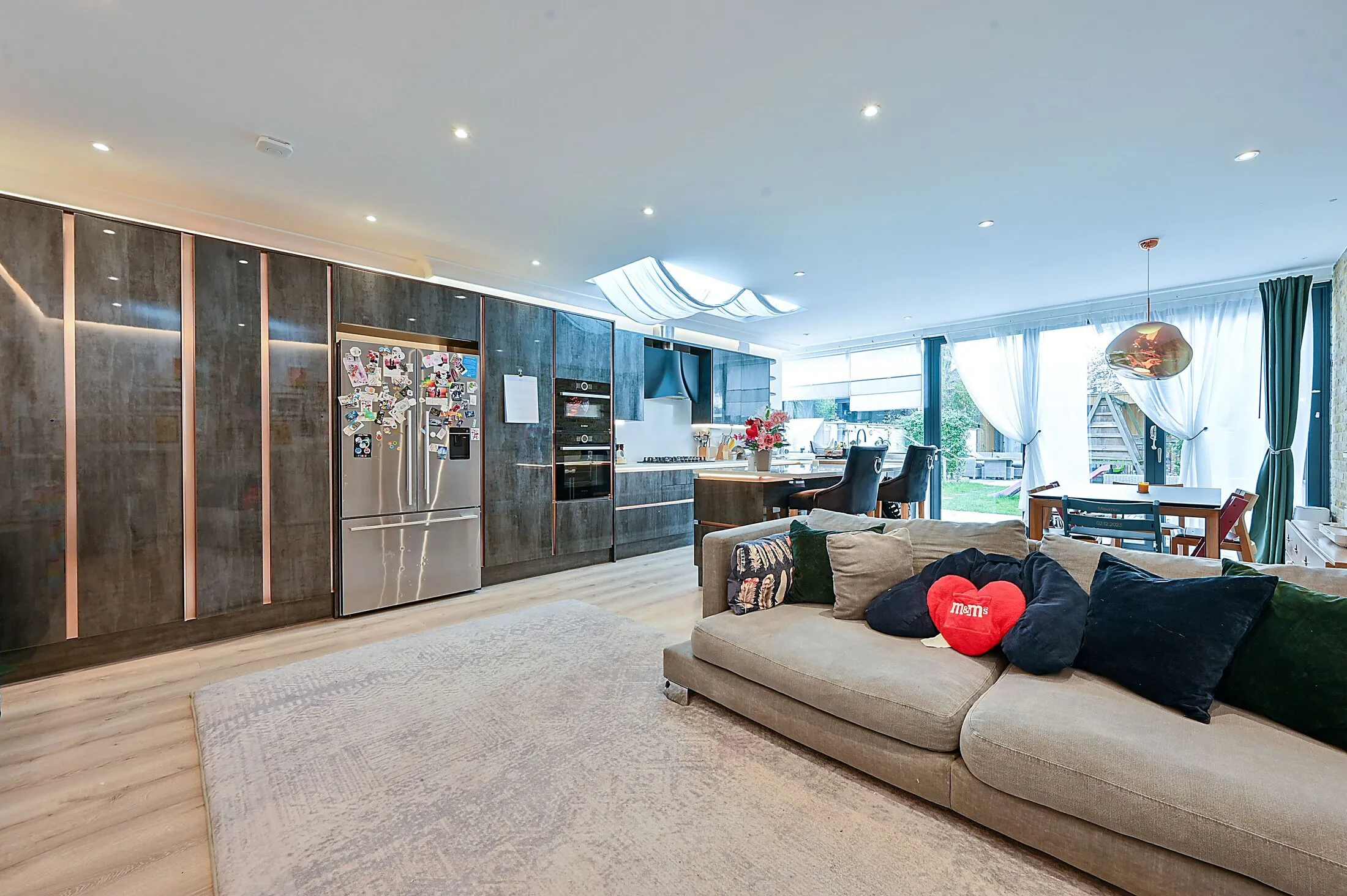 Flat Ellesmere Road in Greater London