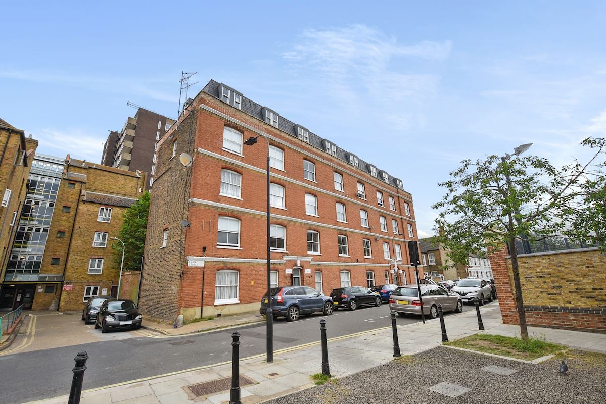 Flat Meadowbank Close in Greater London