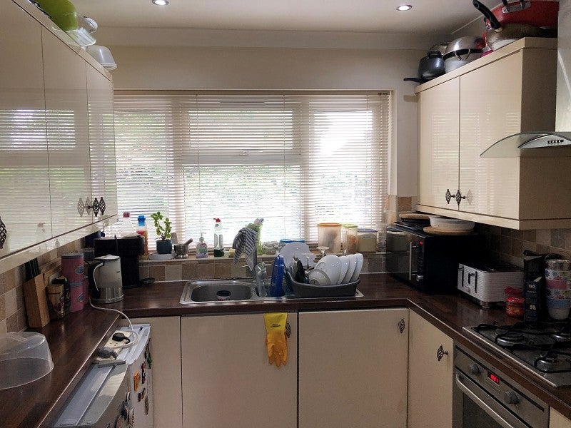 Flat Edgwarebury Lane in Greater London
