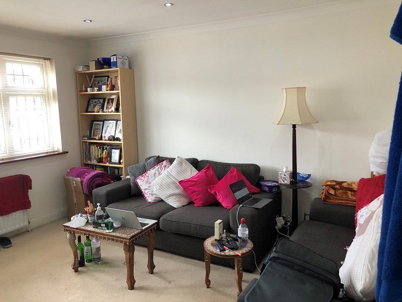 Flat Edgwarebury Lane in Greater London