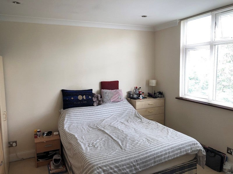 Flat Edgwarebury Lane in Greater London