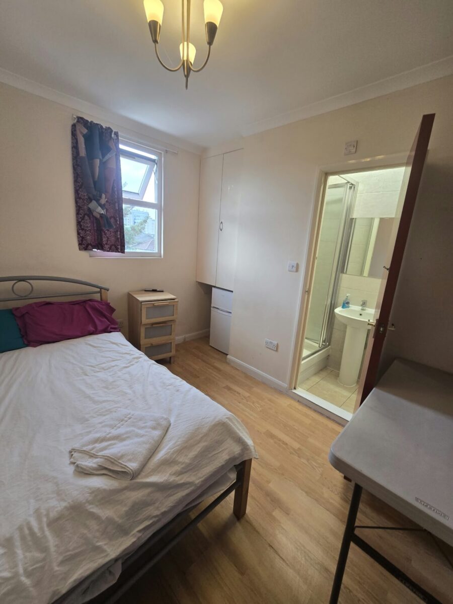 Room Station Parade in Greater London