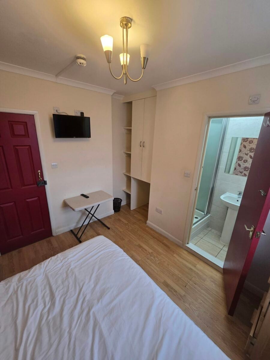 Room Station Parade in Greater London