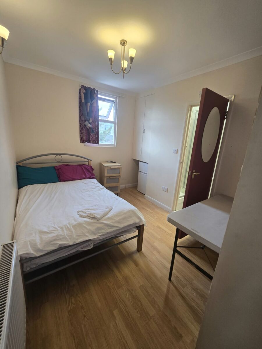 Room Station Parade in Greater London