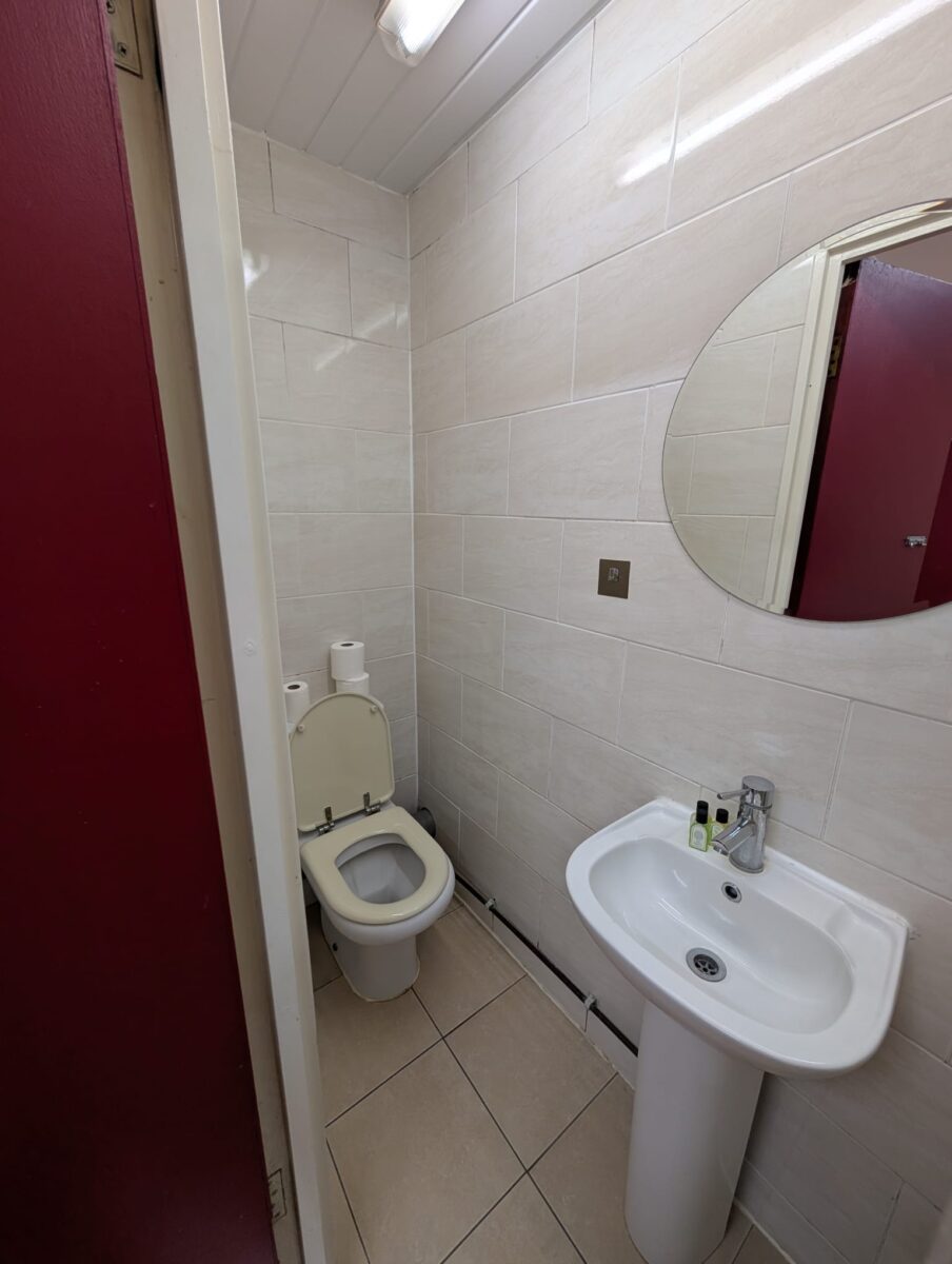 Room Station Parade in Greater London