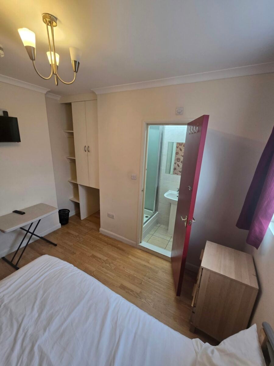 Room Station Parade in Greater London