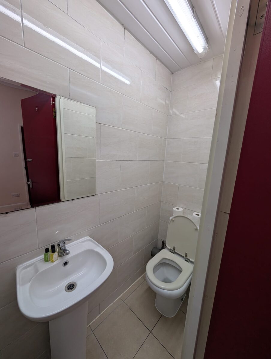 Room Station Parade in Greater London