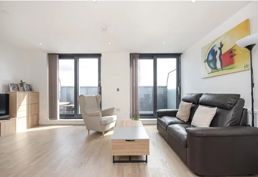 Flat Blagdon Road in Greater London