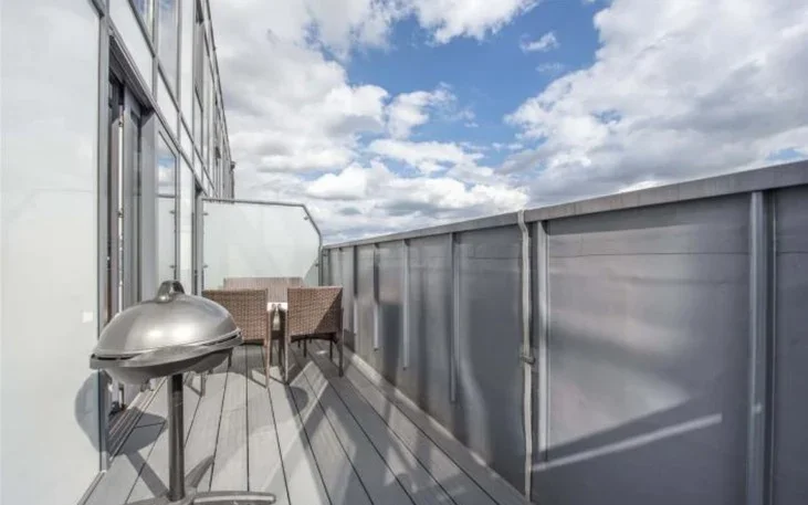 Flat Blagdon Road in Greater London