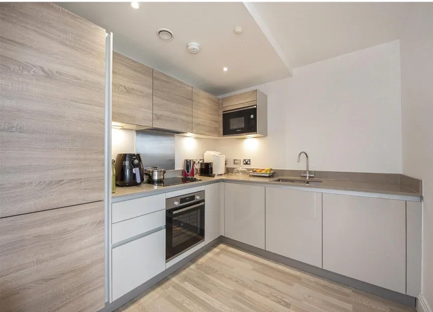 Flat Blagdon Road in Greater London