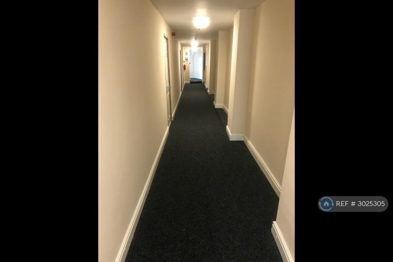 Flat Commercial Street in Bargoed