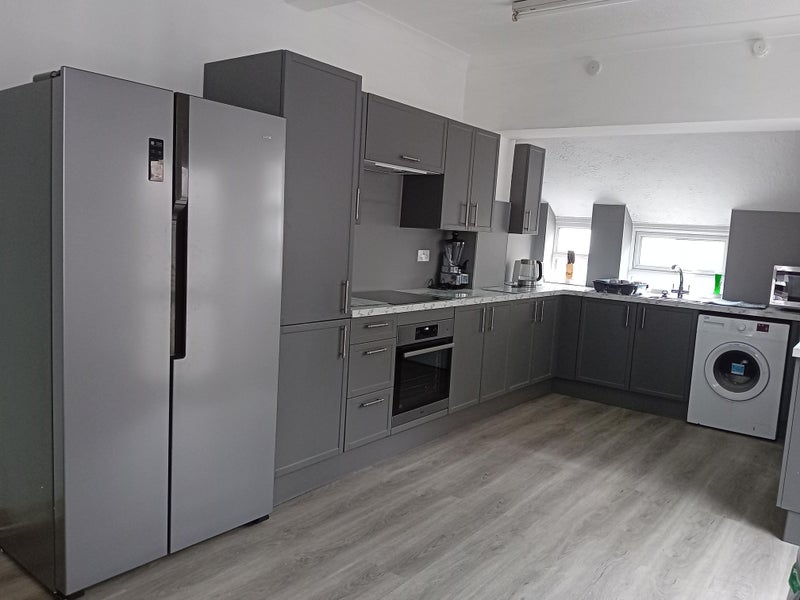Room Cwmdare Street in Cardiff