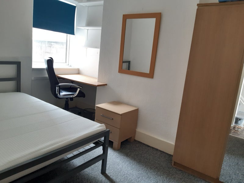 Room Cwmdare Street in Cardiff