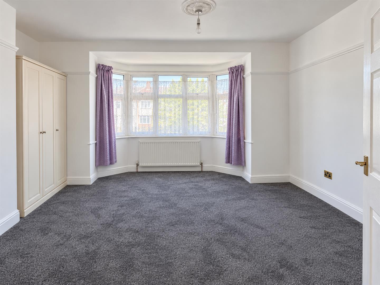 House Watling Avenue in Greater London