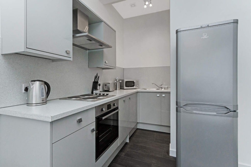 Flat Lyndhurst Gardens in Glasgow