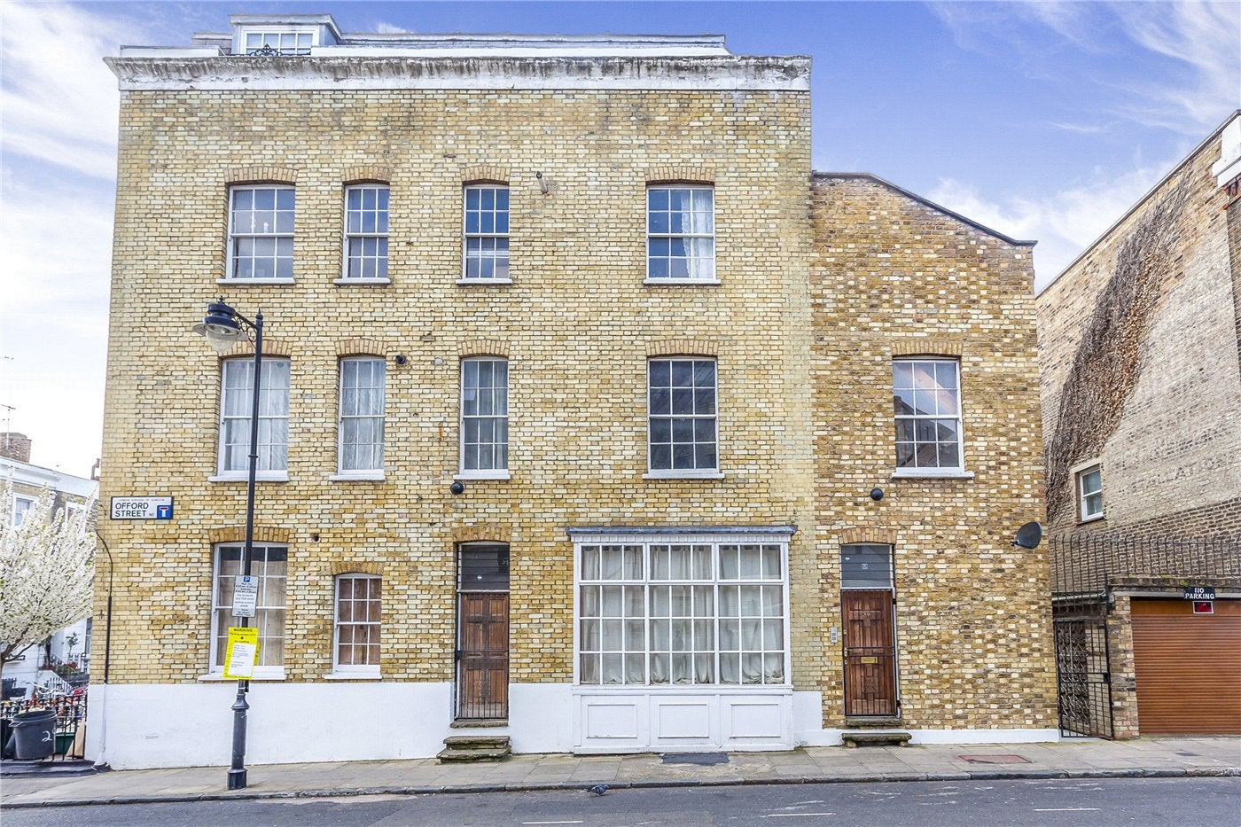 Flat Grosvenor Avenue in Greater London