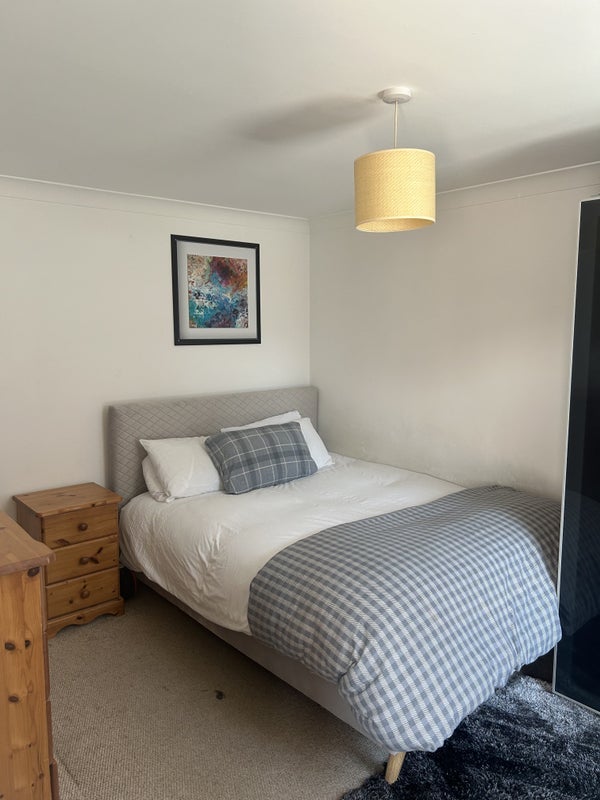 Room Dogberry Way in Warwick