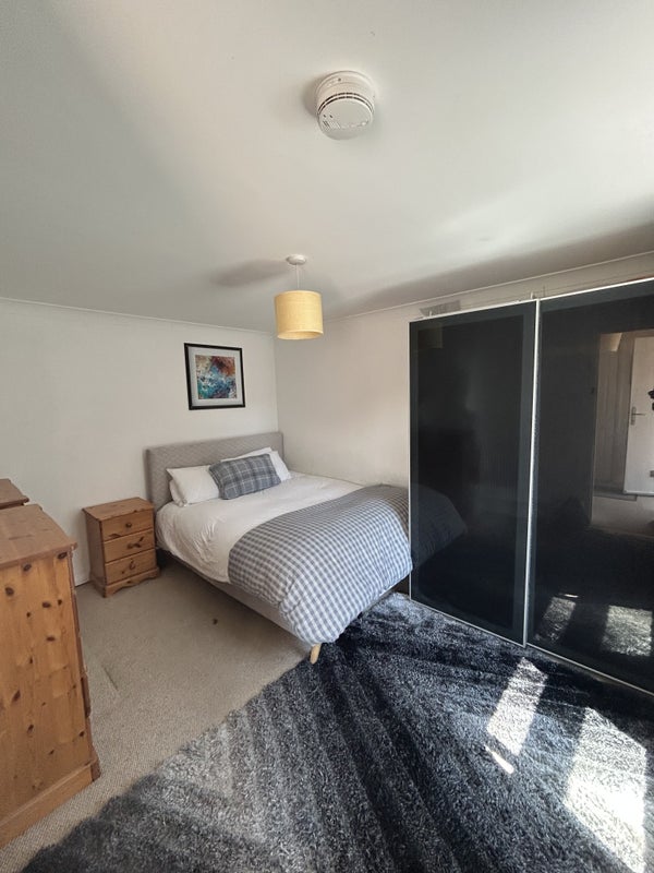 Room Dogberry Way in Warwick