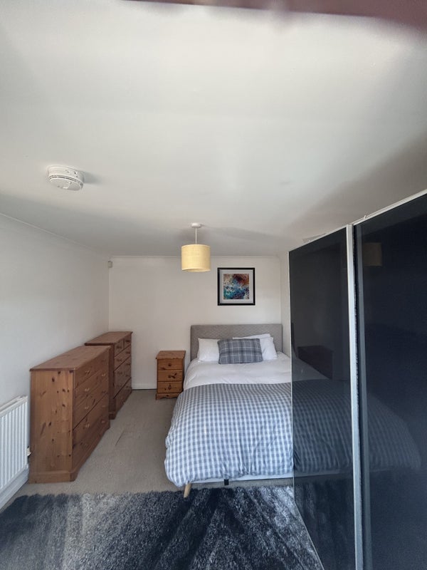 Room Dogberry Way in Warwick