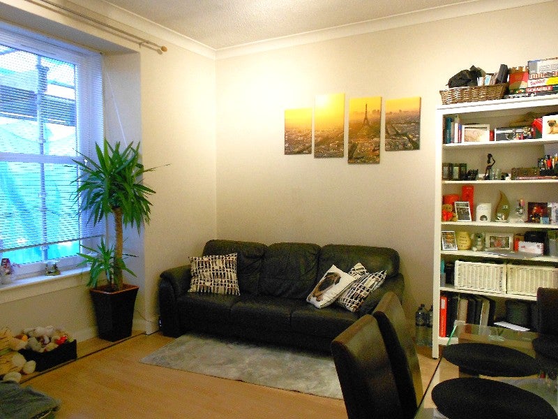 Flat Dundas Street in Bonnyrigg
