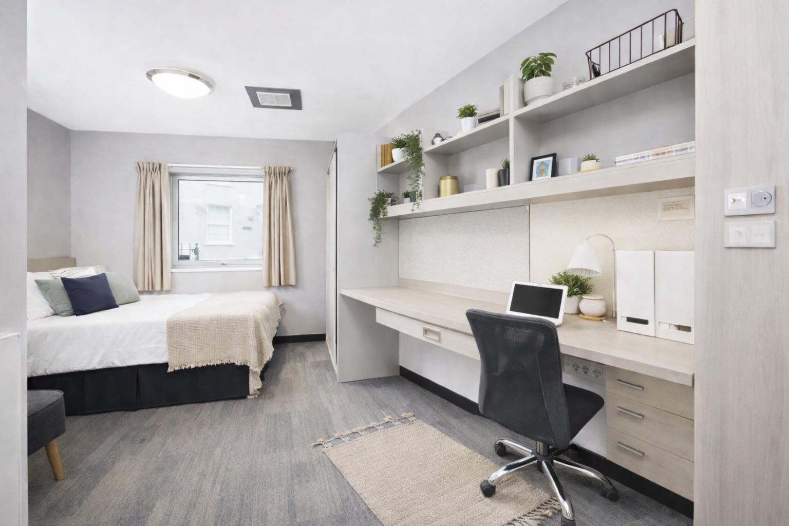 Room Clarendon Street in Nottingham