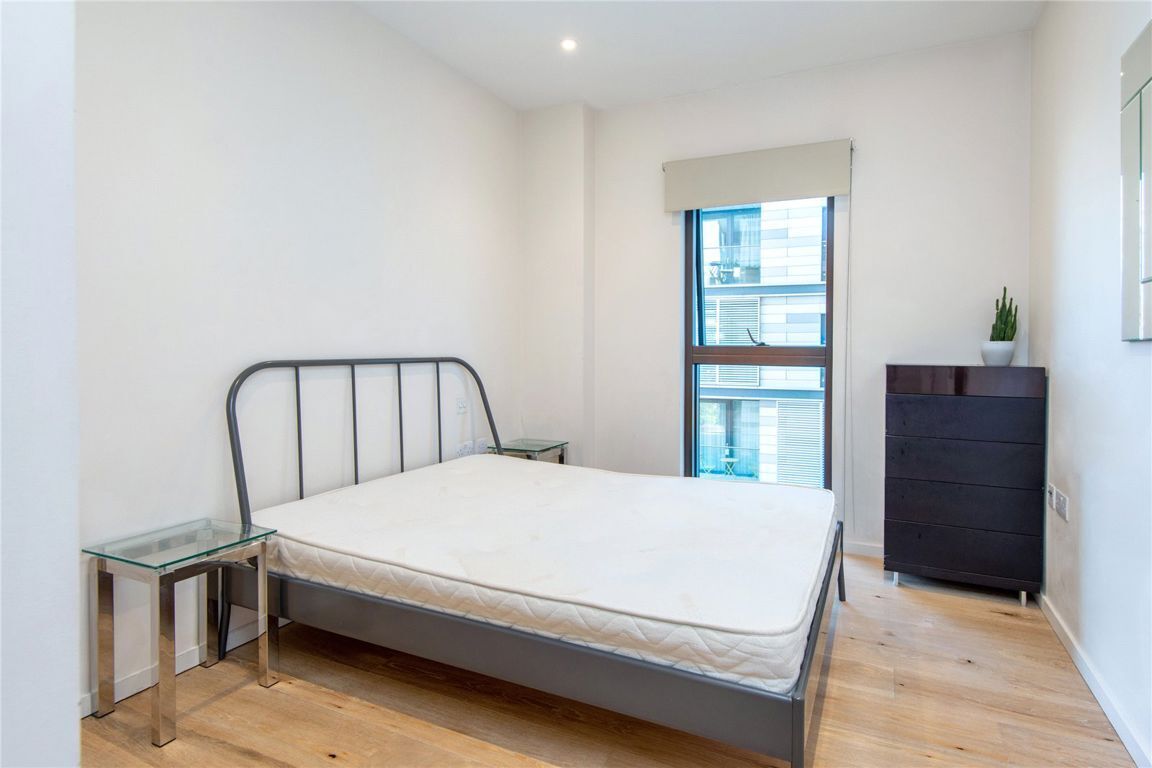 Flat King Charles I Island in City of Westminster