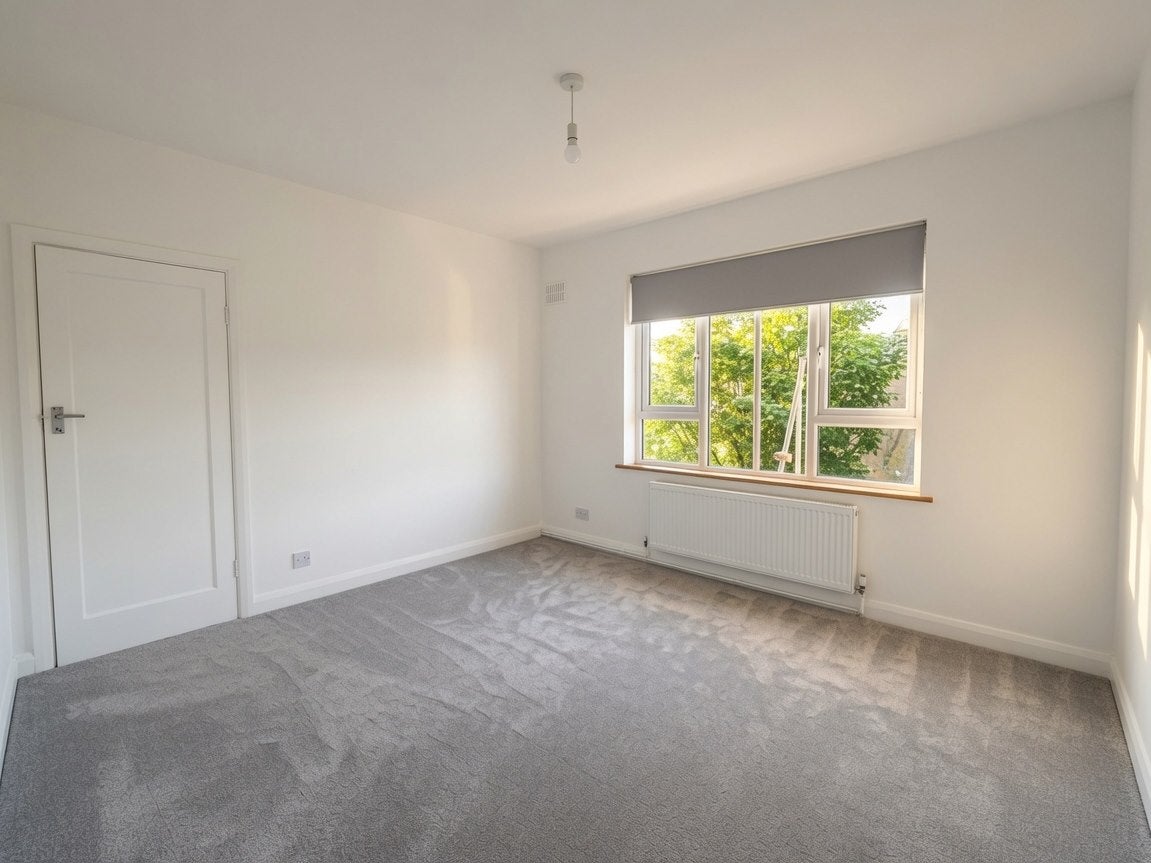 Flat Longstone Avenue in Greater London