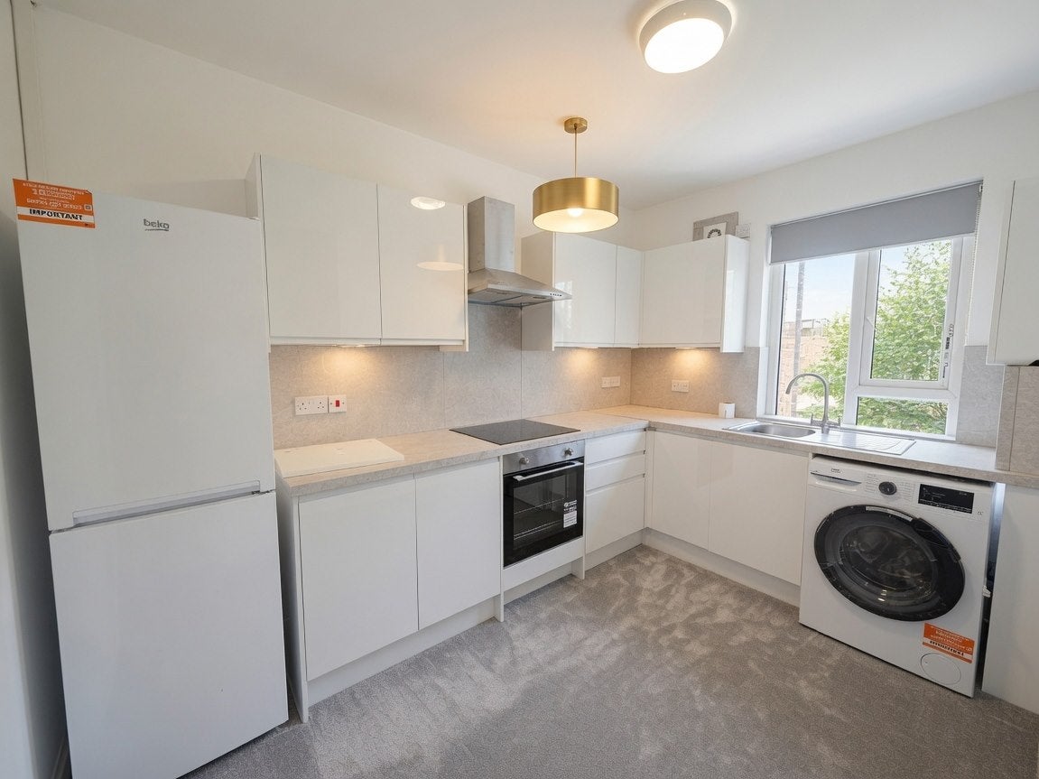Flat Longstone Avenue in Greater London