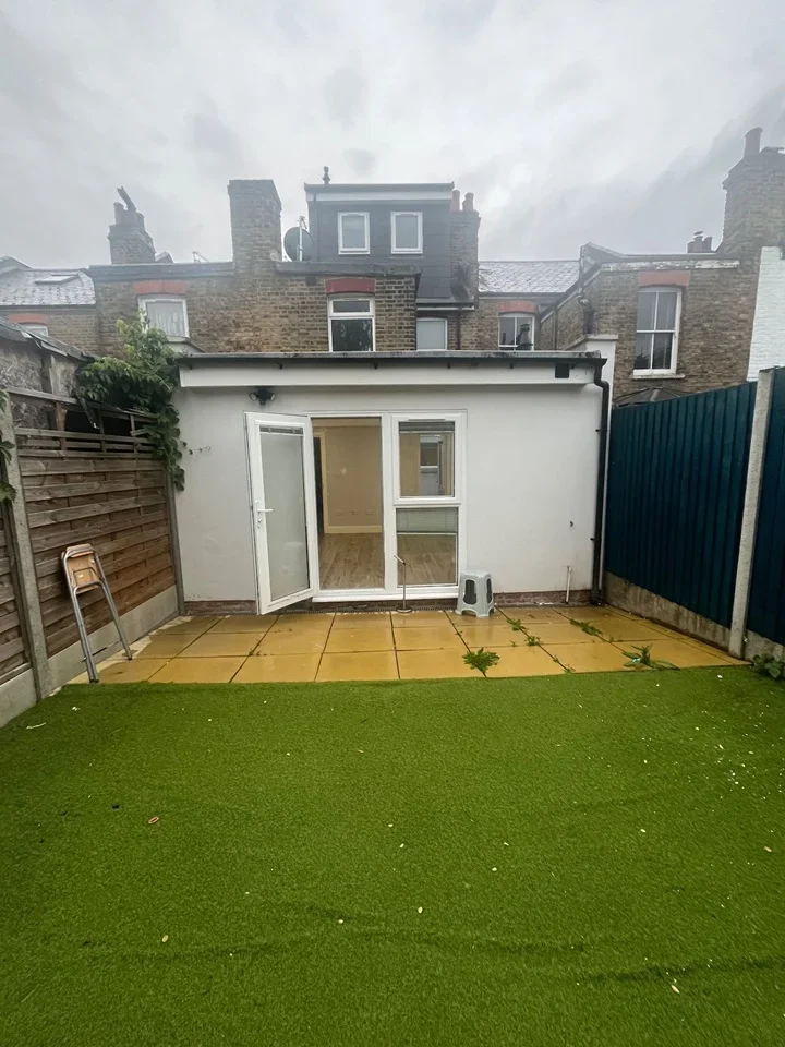 Flat Strode Road in Greater London