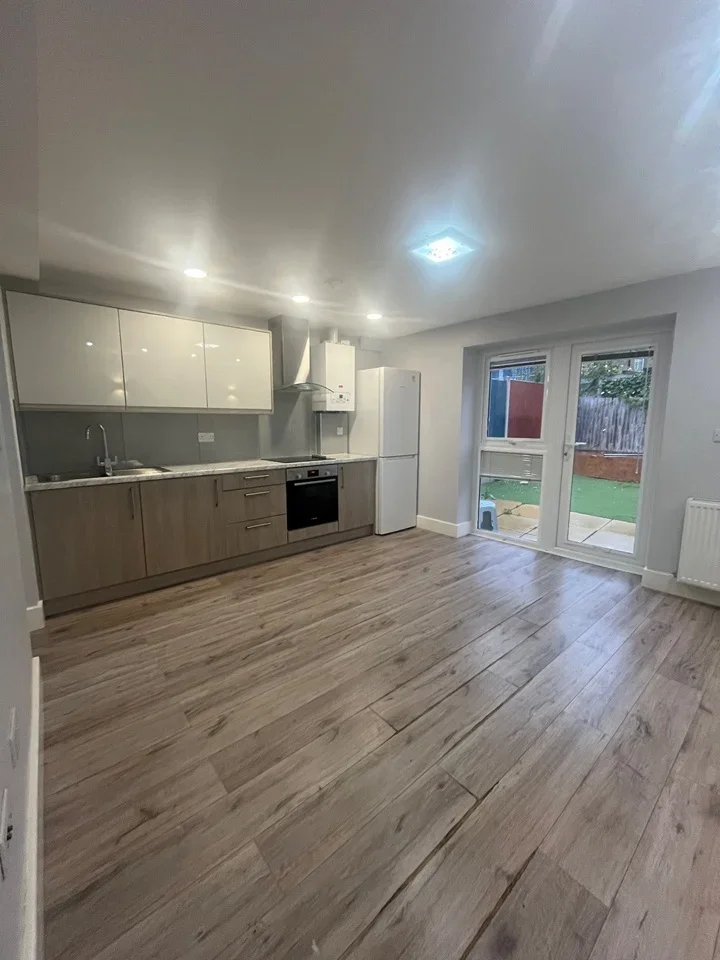 Flat Strode Road in Greater London