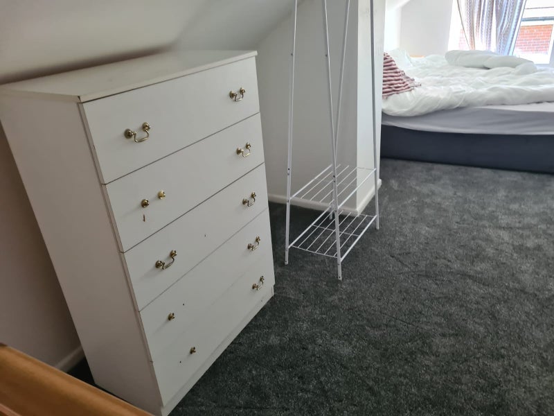 Room St Chad's Crescent in Oldham