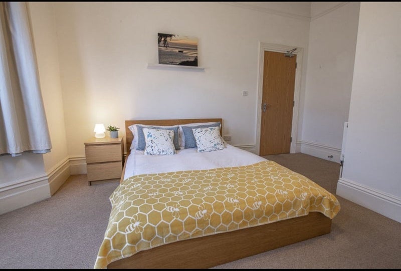 Room Longfleet Road in Poole