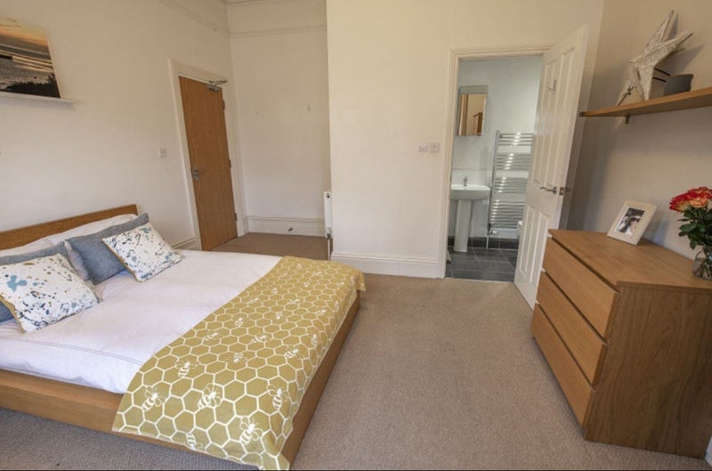 Room Longfleet Road in Poole